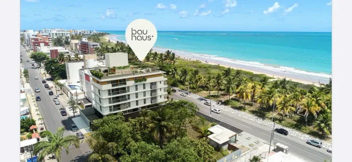 Apartamento duplex com piscina privativa.
