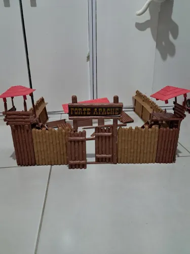 Forte Apache Gouliver incompleto ( peças pra reposição e restauro )