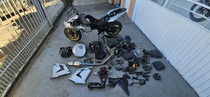Sucata de moto para retirada de peças Kawasaki zx10 2006