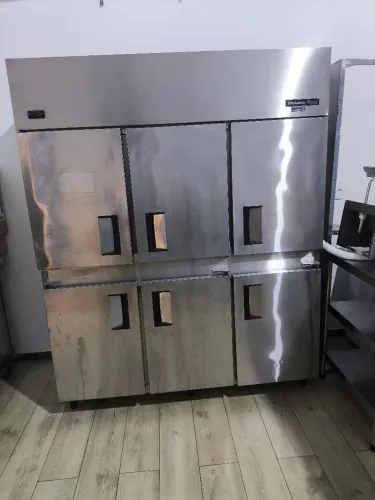 Vendo refrigerador Venâncio de 6 portas - VRV6P