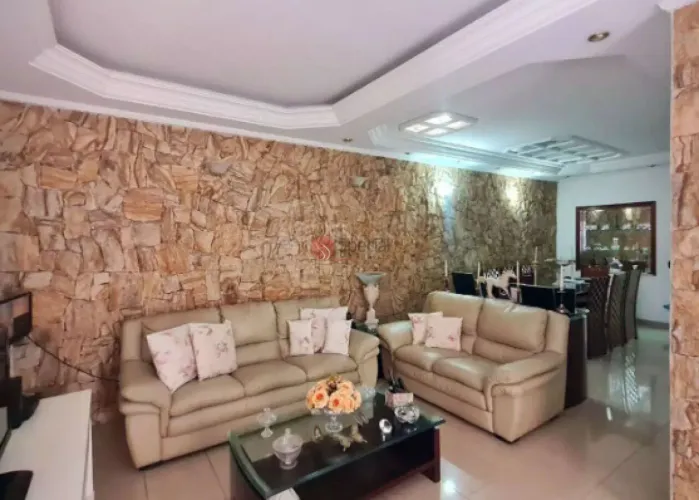 Casa para compra na Vila Carrão com 156 metros.