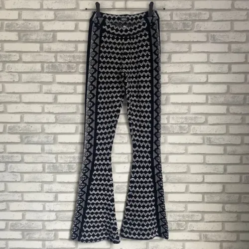 Calça Flare Bailarina Geométrica Preta E Branca Tamanho P