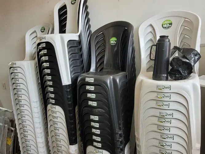 CADEIRA SEM BRACO E COM BRAÇO 