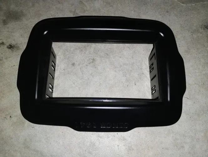 Moldura multimídia Renegade 