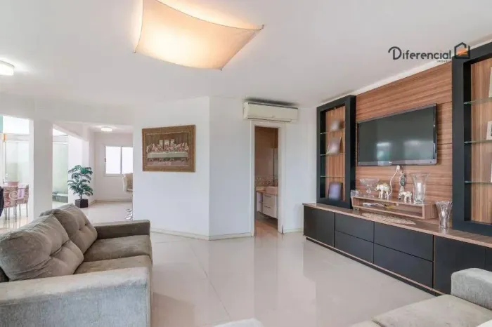 Cobertura no Cabral com 3 quartos, 1 suíte e 3 vagas à venda, 221 m² por R$2.480.000,00 - 