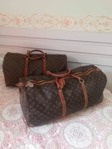 Duas malas Louis Vuitton antigas