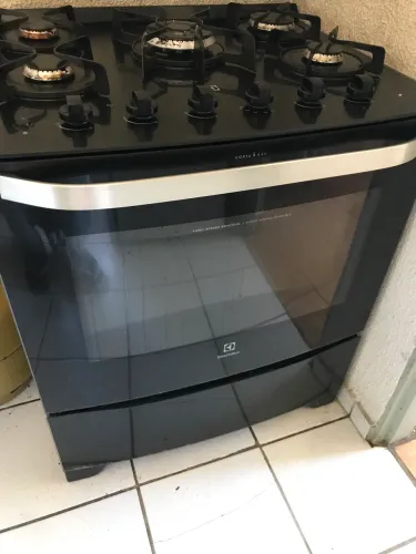 Fogão Electrolux cinco bocas