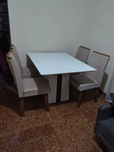 Mesa de Jantar com 4 cadeiras (CASEI desmontando casinha)