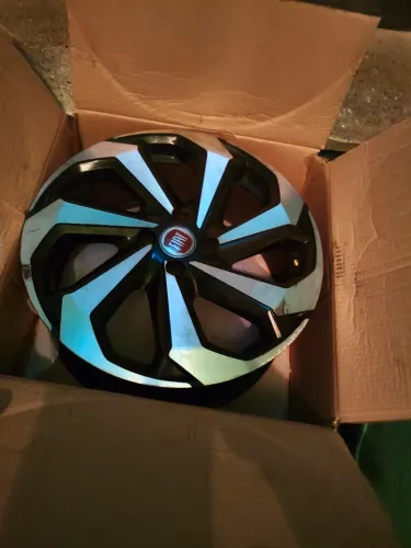 Rodas aro 17 com detalhes furação 4