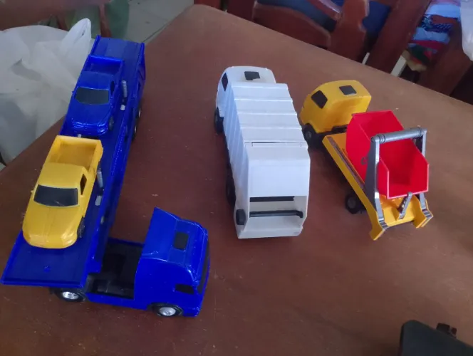 CAMINHÕES DE BRINQUEDO URBAN