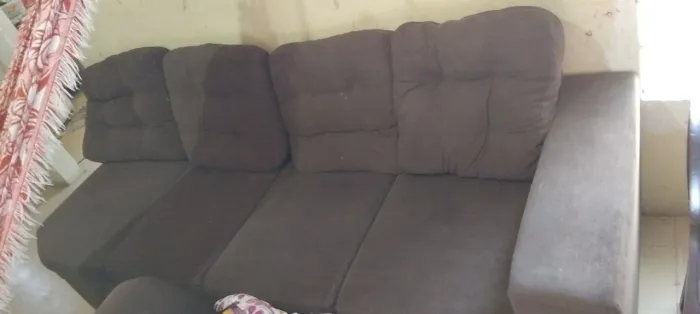 Sofá marrom 4 lugares