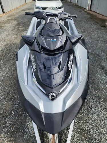 Jet ski