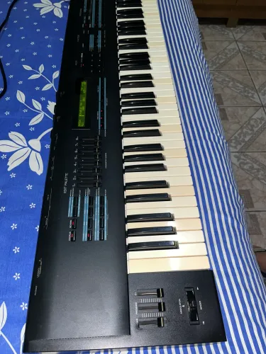 Teclado Sintetizador Roland JV90