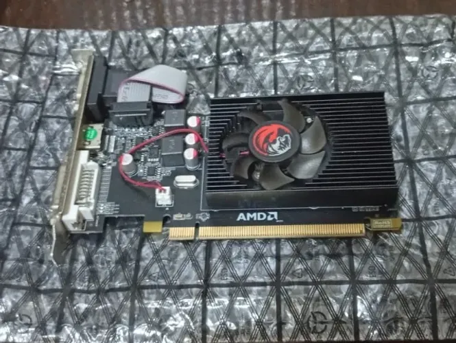 Placa de Vídeo AMD Radeon R5 230 - PCI Express | Funcionando