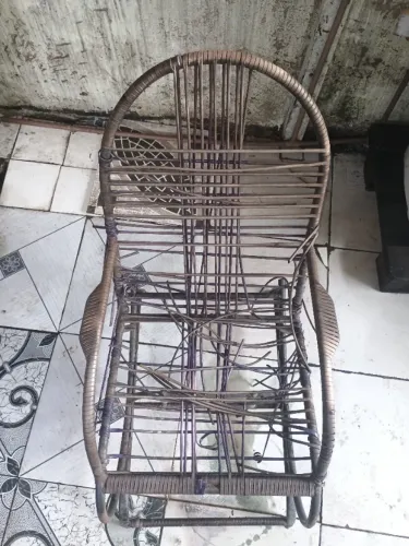 Cadeira balanço em ferro