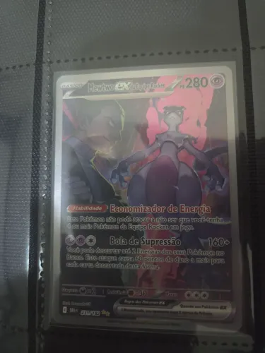 Carta Pokémon ultra rara (MN).