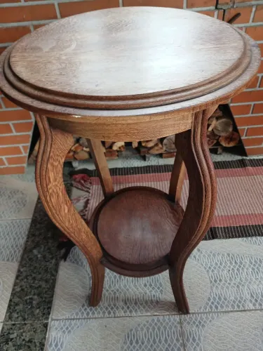 Mesa de canto de madeira de lei