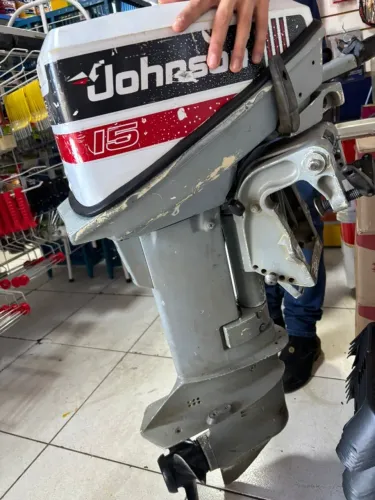 Motor de popa de barco