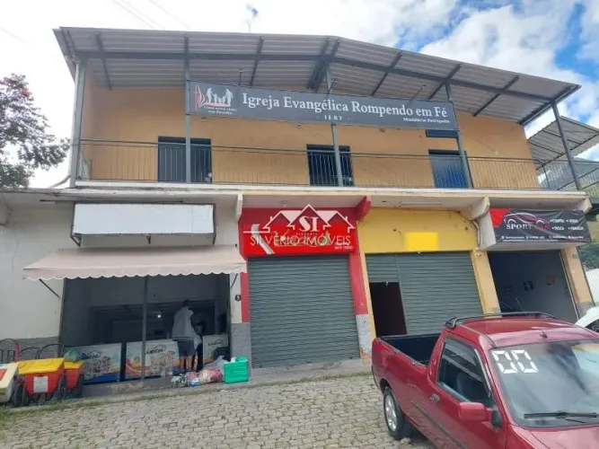 Loja- Petrópolis, Corrêas