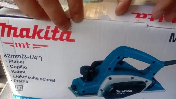 VENDO PLAINA ELÉTRICA MAKITA MT 82MM