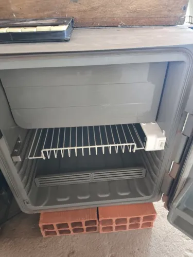 Vendo geladeira RESFRIAR 7 MESES DE USO