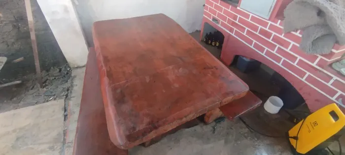?Mesa de madeira rústica ?
