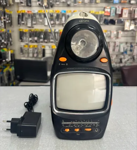 TV portátil vintage de 5? em preto e branco com rádio AM/FM e lanterna GPX SportX