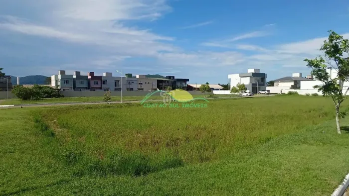Terreno plano de 393,34m², plano, com ESCRITURA PÚBLICA, no Condomínio Caminho do Engenho