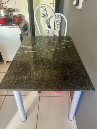 Vendo mesa +4 cadeiras