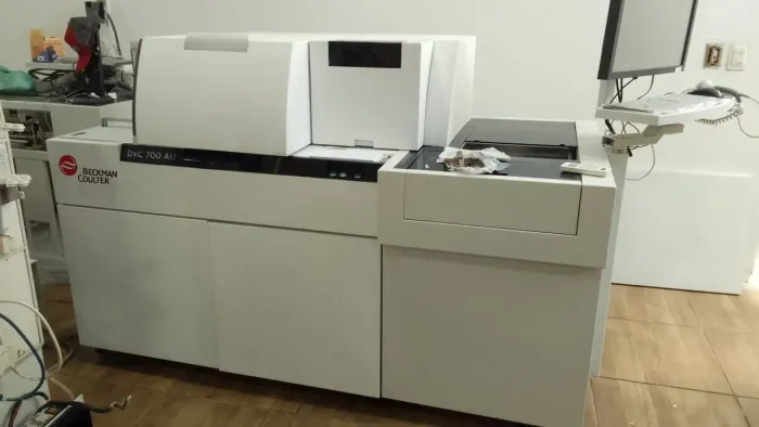 ANALISADOR BIOQUÍMICO AUTOMÁTICO BACKMAN COULTER DXC700AU