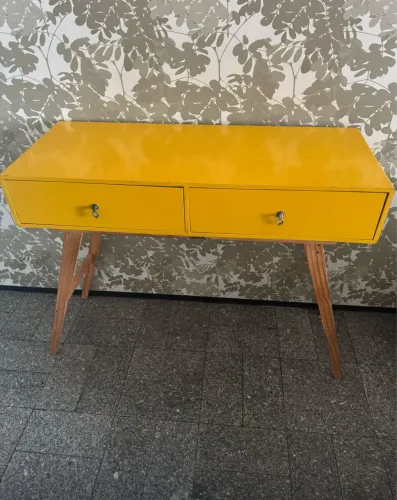 Mesa Aparador Amarela