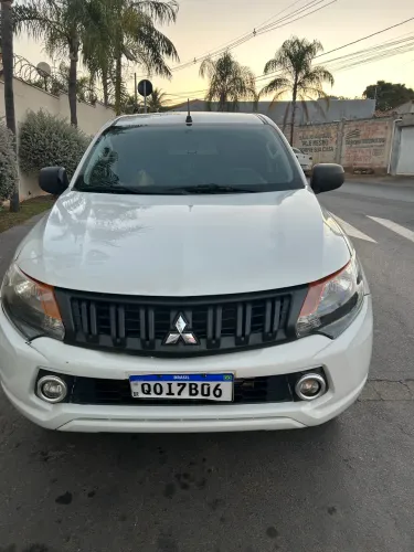 Mitsubishi L200 Triton Sport GLX 2.4 CD Diesel Mec. 2019