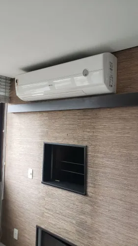 Ar-Condicionado Split Gree 24.000 BTUs Quente e Frio - 220 V