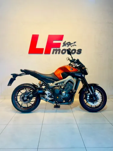 YAMAHA MT-09 LARANJA 2016