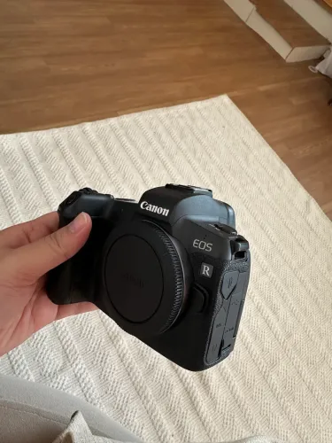 Canon R + lente RF50mm 1.8 e 3 baterias 