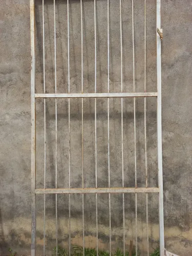 Vendo uma grade de porta