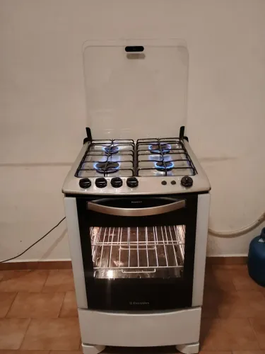 Fogão de 4 bocas da Eletrolux automático auto limpante luz de forno