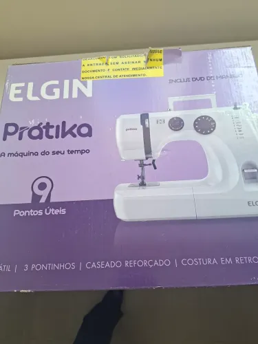 Máquina de costura Elgin Pratika