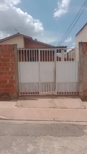 Vendo uma casa no Jonas pinheiro Cuiabá 
