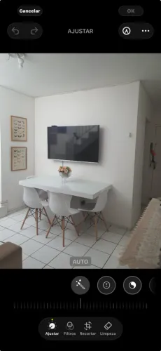 Mesa de Jantar Branca Laca com Tampo de Vidro + 6 Cadeiras Eames