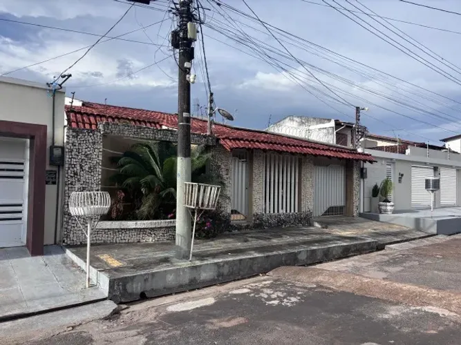 Vende-se excelente casa no Residencial Platon, medindo 12 x 25 mts.
