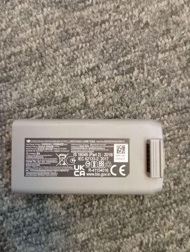 Vendo uma bateria da linha Mavic mini 2 praticamente nova com apenas 22 ciclos
