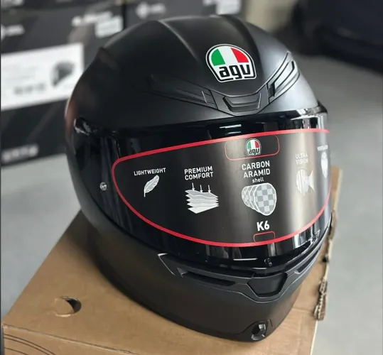 capacete AGC k6s preto fosco com viseira fumê escura 
