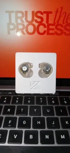 Fone KZ in-ear com cabo destacável