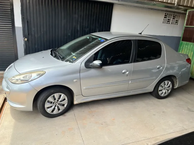 Peugeot 207 Sedan Passion XR 1.4 Flex 8V 4P 2013