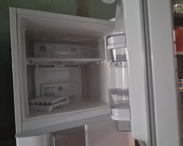 Vendo geladeira 