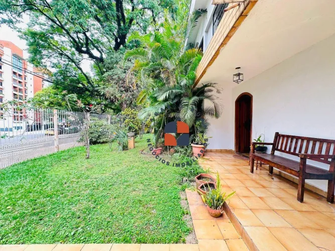 Casa à venda com 3 dormitórios e quintal amplo!