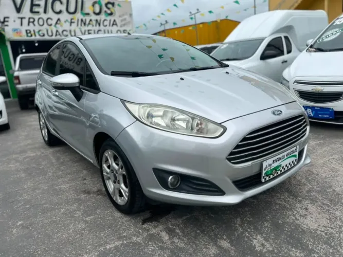 Ford Fiesta 1.6 SE Hatch 16V Flex 4P Powershift 2014