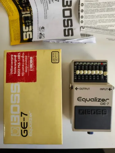 Pedal Boss Graphic Equalizer Ge-7 na caixa
