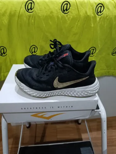 Tênis Nike infantil 34